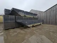 Linking pontoons
